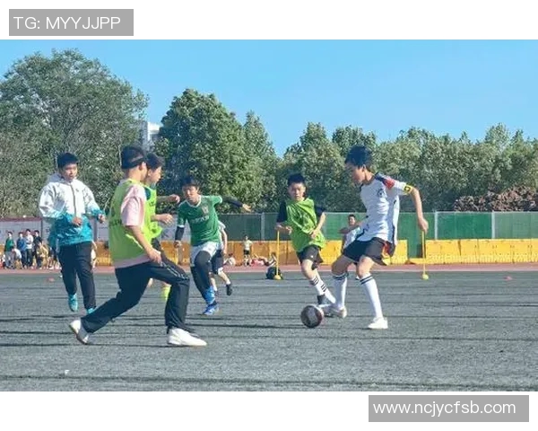 青少年校园足球的蓬勃发展与未来展望促进身心健康与团队精神的培养